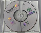 A CD, amely óvatosan történő tisztítás és polírozás közben eltört.