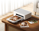 Az új Desktop Photo Printer 2 ára a Youpinon körülbelül 103 dollár. A képen: egy promóciós fotó, amelyen a nyomtató működés közben látható.