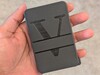 Készlet karakter sablon 3D nyomtatott PLA-CF pénztárcán diódalézerrel.