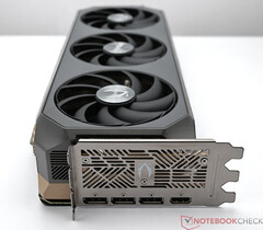 Az RTX 5070 Ti Super az itt látható RTX 5070 Ti-nél több VRAM-ot kínál (kép forrása: Notebookcheck)
