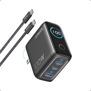 Az Anker töltő (100W, 3 port, intelligens kijelző) két USB-C porttal, egy USB-A porttal, összehajtható tüskékkel és egy USB-C kábellel rendelkezik. (Kép forrása: Anker)