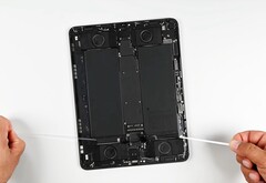 A Apple iPadet szinte lehetetlen javítani, és a drága cserealkatrészek miatt a javítás kevésbé vonzó. (Kép forrása: iFixit)
