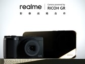 Most már hivatalos: A Realme és a Ricoh GR közötti partnerség máris felkészíti a GT8 Pro kamerát, hogy felvegye a versenyt a Xiaomi 17 Pro és az Oppo Find X9 Pro modellekkel. (Kép forrása: Ricoh/Realme)