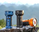 Az Olight Marauder 3 25 000 lumenes zseblámpa éjfélkék, fekete és narancssárga színben kapható.