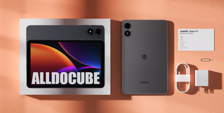 Alldocube iPlay 80 mini Pro a dobozával és kiegészítőivel együtt