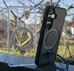 A Galaxy S25 egy Torras tokkal