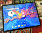 A Teclast Art Pad Pro egy 4096 nyomásfokozatú tollat és egy 30 wattos hálózati adaptert is tartalmaz. (Kép forrása: Notebookcheck)