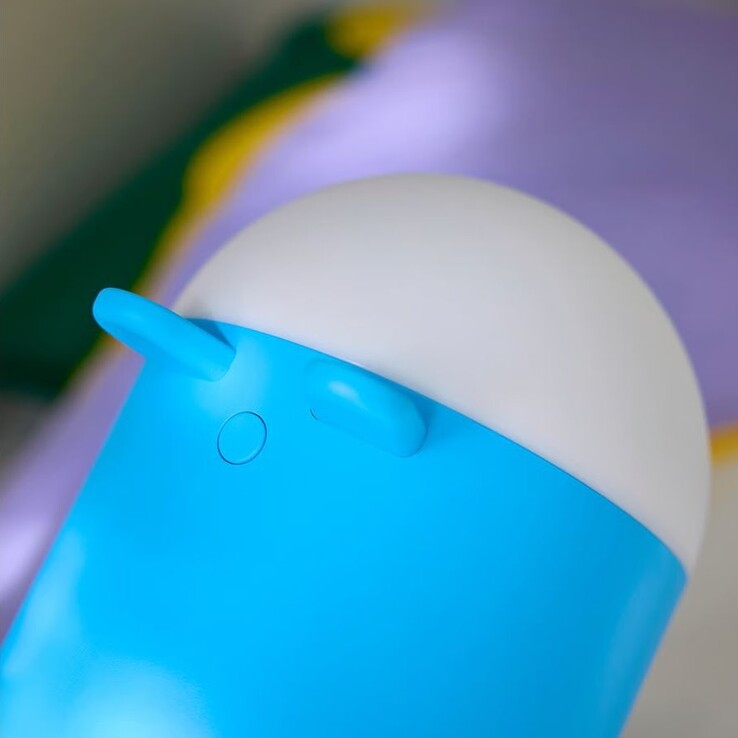 Közelkép az IKEA Grejsimojs LED asztali lámpáról