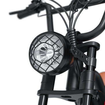 A Kingbull Ranger e-bike 48 V-os LED-es fényszóróval van felszerelve