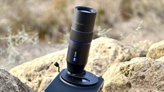 A Vivo X300 Ultra mellett várhatóan egy új telekonverter és egy Vivo X300 Max is megjelenik; a hírek szerint 2026-ra egy Vivo mini kamera is tervben van.