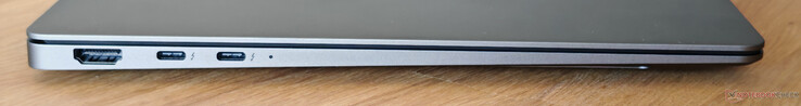 Balra: HDMI 2.1, 2x USB-C 4.0 Thunderbolt 4 (40 GBit/s, DisplayPort ALT mód, Power Delivery)