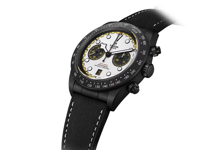 A Tudor Black Bay Chrono Carbon 26 óra két másodpercmutatóval rendelkezik 