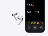 Egy kép a Apple AirPods Pro 3 készülékről egy iPhone mellett