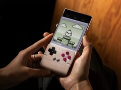 A GameSir Pocket 1 Vertical a Game Boy stílusú vezérlést adja az okostelefonokhoz. (Kép forrása: GameSir)