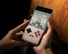 A GameSir Pocket 1 Vertical a Game Boy stílusú vezérlést adja az okostelefonokhoz. (Kép forrása: GameSir)