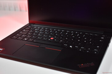 Lenovo ThinkPad E14 Gen 7: Billentyűzet