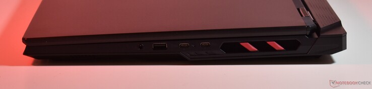 jobbra: 3,5 mm hang, USB A 3.2 Gen 1, 2x Thunderbolt 4