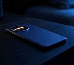 A Sharp Aquos R11 kameramoduljában egy RGB LED-szalag található.