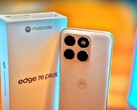 A Motorola Edge 70 Plus valójában olcsóbb, és kissé visszafogottabb felszereltségű az Edge 70-hez képest.