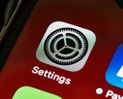Közelkép az iPhone képernyőjén látható Beállítások alkalmazás ikonjáról
