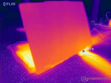 Kipufogó a hátsó és a bal szélén