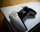 PlayStation 5 konzol és DualSense vezérlő. (Kép forrása: Pexels / Pascal)