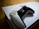PlayStation 5 konzol és DualSense vezérlő. (Kép forrása: Pexels / Pascal)