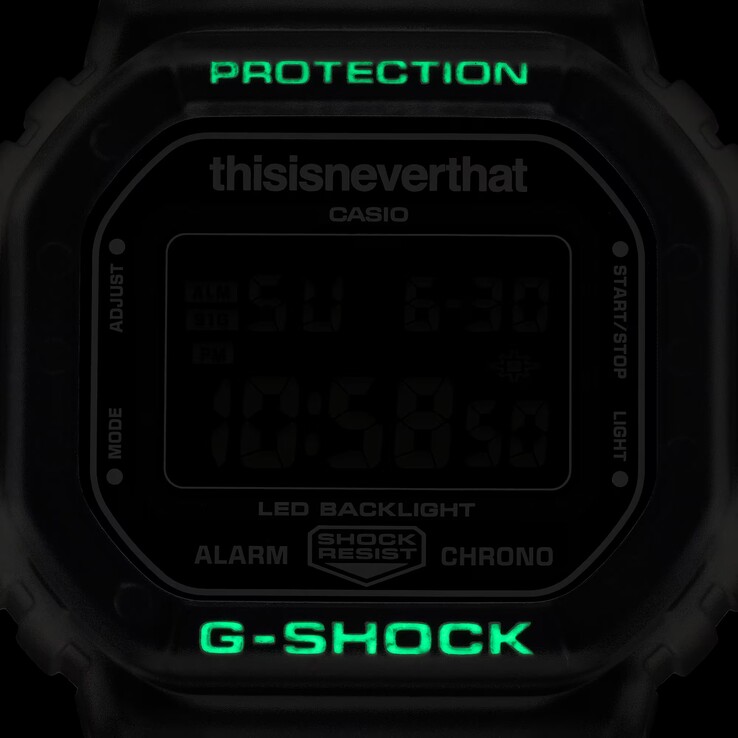 A Casio G-Shock DW-5600TNT-7 sötétben zölden világító, sötétben világító keretjelölései.