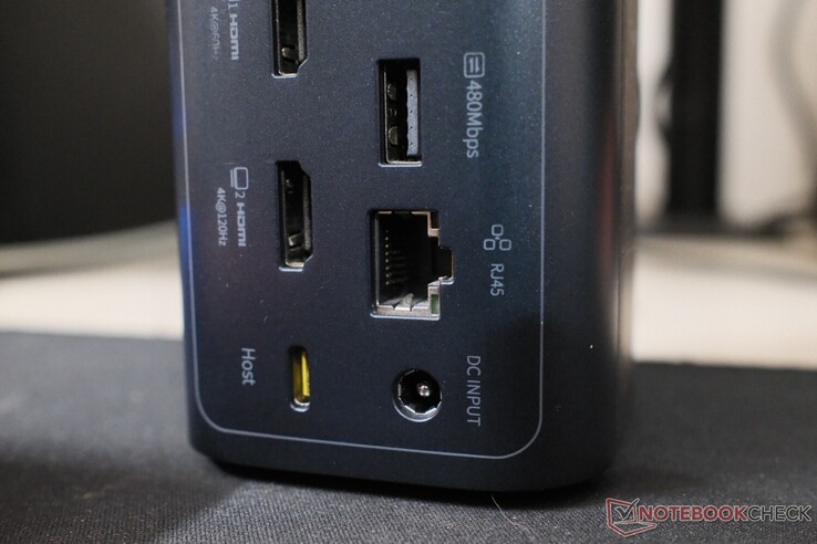 Az RD1 Pro-n két HDMI-csatlakozó található: az egyik 4K-s felbontással 120 Hz-en, a másik pedig 4K-s felbontással 60 Hz-en működik.