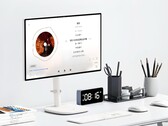 A KTC legújabb intelligens monitora négy hangszóróval és 8 MP-es webkamerával rendelkezik (Kép forrása: KTC)