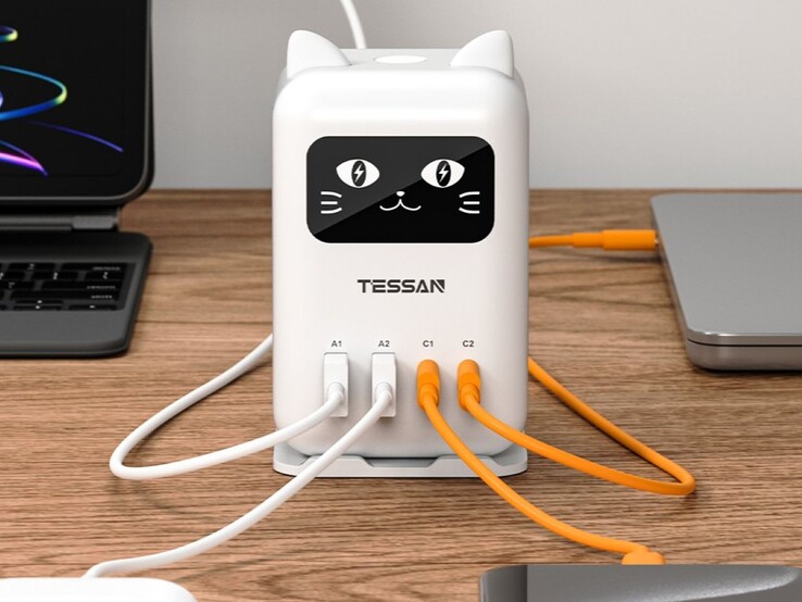 A Tessan CS07 65W-os töltőállomás egyszerre két USB-A és két USB-C eszközt képes táplálni.