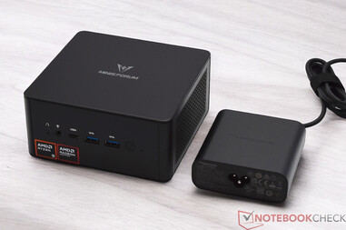 Minisforum EliteMini UM890 tápegységgel (19 V; 6,32 A)