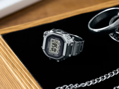 A Casio CRW-001-1JR gyűrűs karóra (a képen) körülbelül 2 éves akkumulátor-élettartammal rendelkezik az SR621SW cellával. (Kép forrása: Casio)