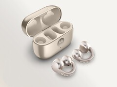 A Moto Buds Loop Pantone French Oak színben Swarovski kristályokkal van kirakva. (Kép forrása: Motorola)