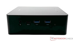 Jobb oldal: 3,5 mm-es audiocsatlakozó, USB4, USB 3.2 Gen2 Type-A