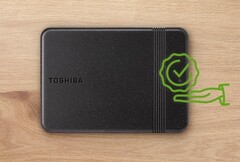A Toshiba merevlemez rendkívül minimalista kialakítású, fekete színben kapható.