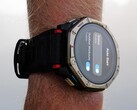 Az Amazfit T-Rex Dual Solar elöl és hátul is napelemekkel rendelkezik.