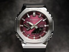A Casio G-Shock G-Steel GBM-2100A karórák (a képen látható 4B változat) több európai országba is megérkeztek. (Kép forrása: Casio)