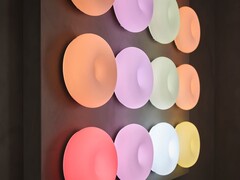 Az IKEA Varmblixt LED-es asztali/fali lámpája