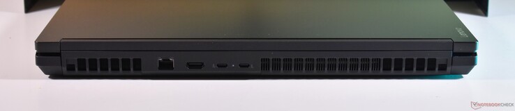 hátoldal: 2.5GBit-RJ45, HDMI, 2x Thunderbolt 5