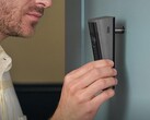 A Ring Peephole Camera 2K fúrás nélkül alakítja át a meglévő ajtószemet intelligens biztonsági kamerává.