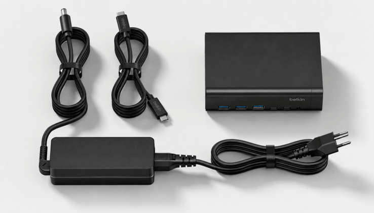 Belkin 12 az 1-ben dokkoló, hálózati adapterrel és a mellékelt kábelekkel