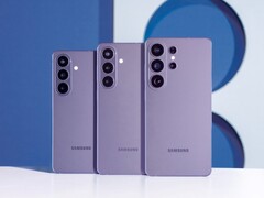 Balról jobbra: Galaxy S26, Galaxy S26 Plus, és Galaxy S26 Ultra Cobalt Violet színben.