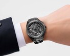 A Citizen Attesa CC4107-80H modell a csuklón viselve, teljes egészében fekete titán tokjával és integrált karkötőjével.