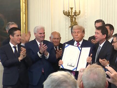 Trump elnök aláírja a GENIUS-törvényt, amely lehetővé teszi a stabilcoinok és a kibocsátók fokozott ellenőrzését. (Kép forrása: Fehér Ház)