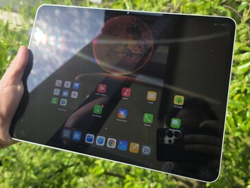 Oppo Pad 4 Pro: Kültéri megtekintés