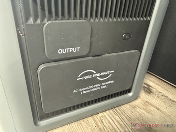 A jobb oldalon lévő két védősapka alatt...