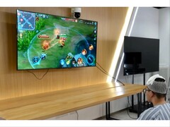 A 19 éves páciens a kínai BCI segítségével komplex játékokat játszik. (Kép forrása: IT Home)