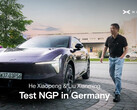 Tesztelés München városi forgalmában: He Xiaopeng, az Xpeng vezérigazgatója bemutatja az új Next Generation Pilot (NGP) rendszert az Xpeng L03-ban.
