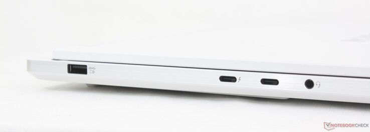Balra: USB-A 3.2 Gen. 1, USB-C Thunderbolt 4 w/ DisplayPort 2.1 + Power Delivery (100 W), USB-C 3.2 Gen.2 w/ DisplayPort 2.1 + Power Delivery, 3,5 mm-es fejhallgató